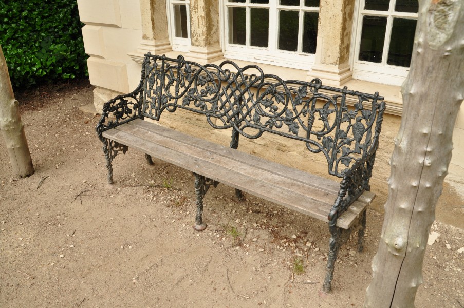 Bench in Brodsworth Hall garden (9115)