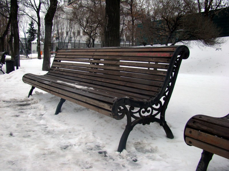 Bench in Moscow park. Dec 26, 2008