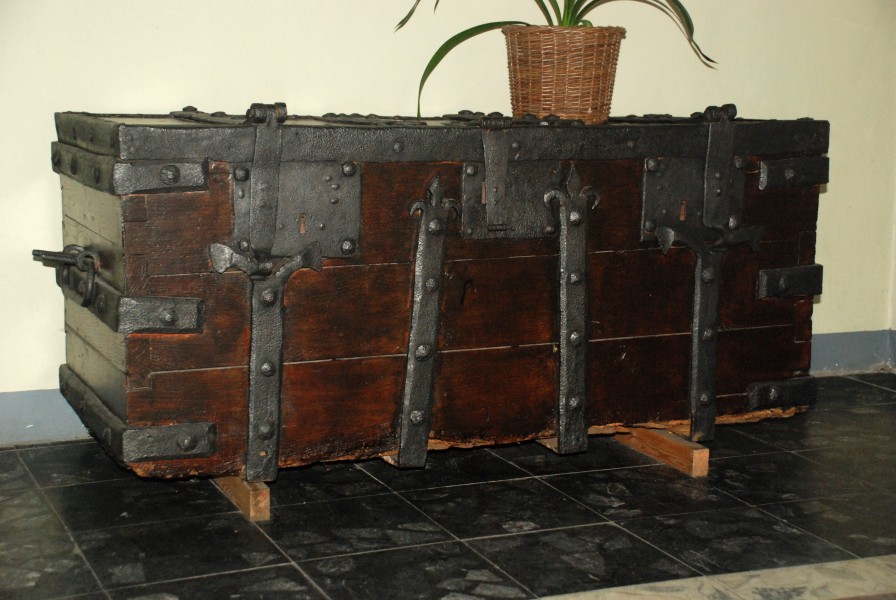 Mousty - Coffre ancien 1