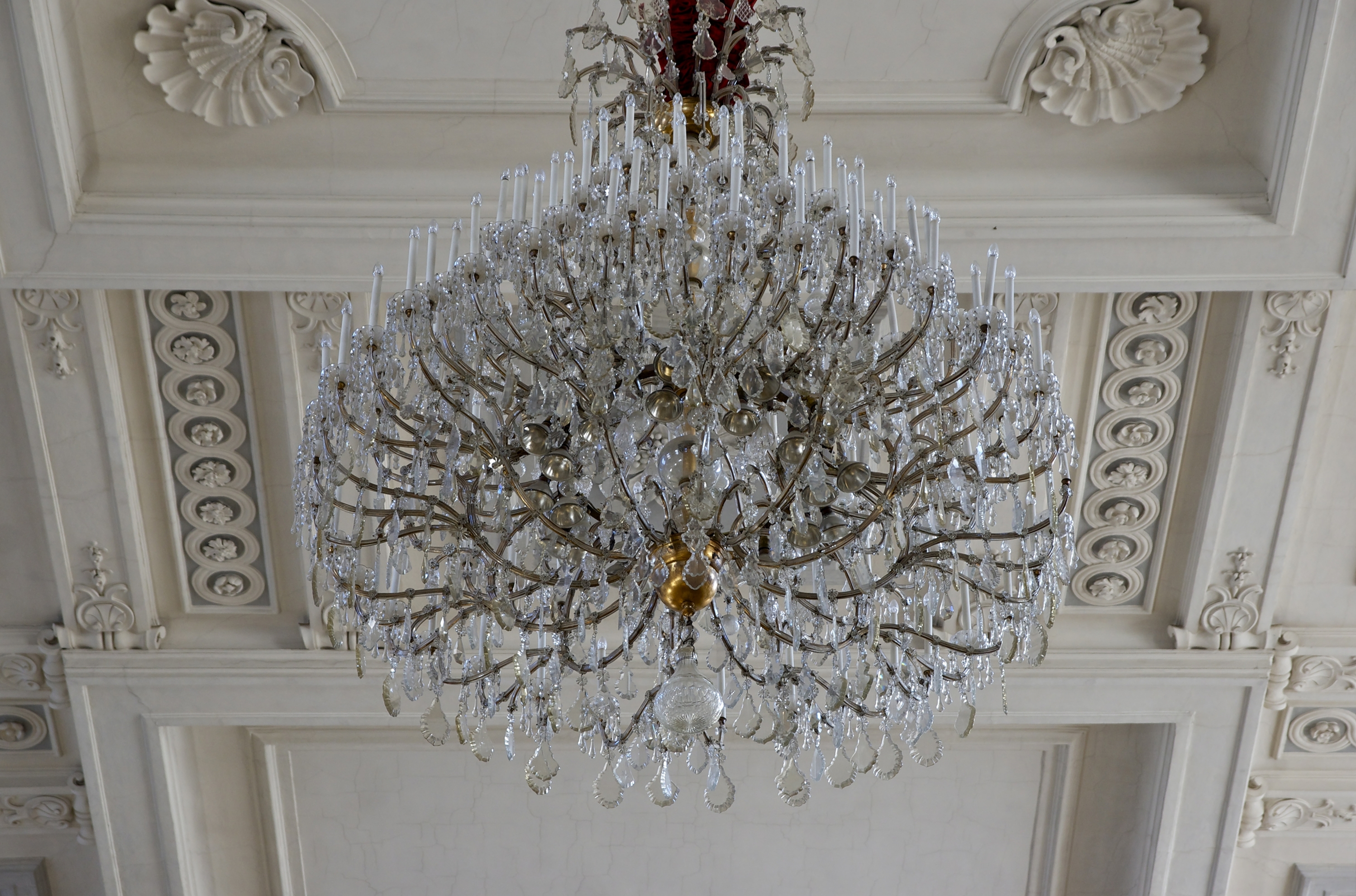 Spanische Hofreitschule chandelier