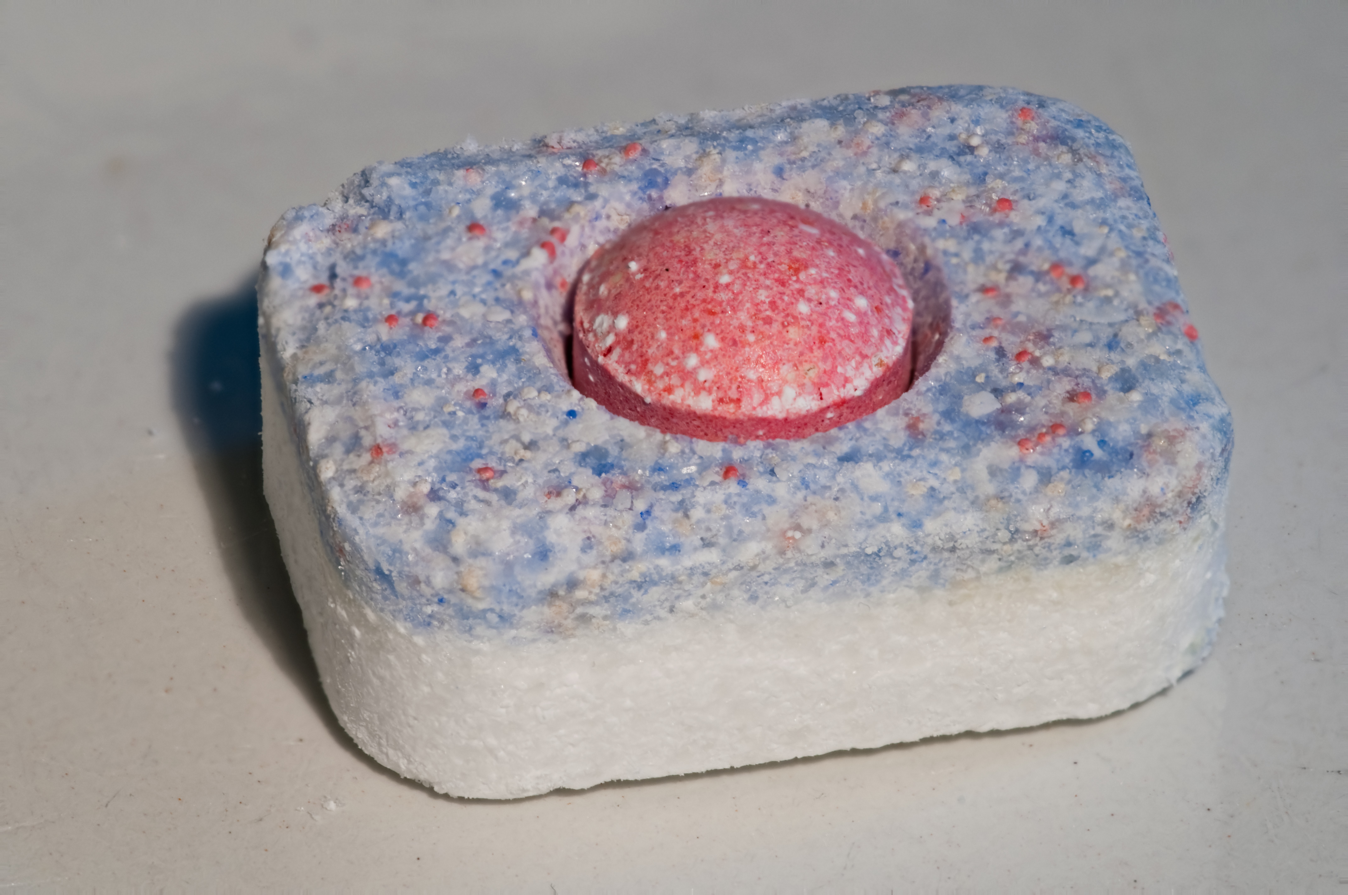 Detergent tablet