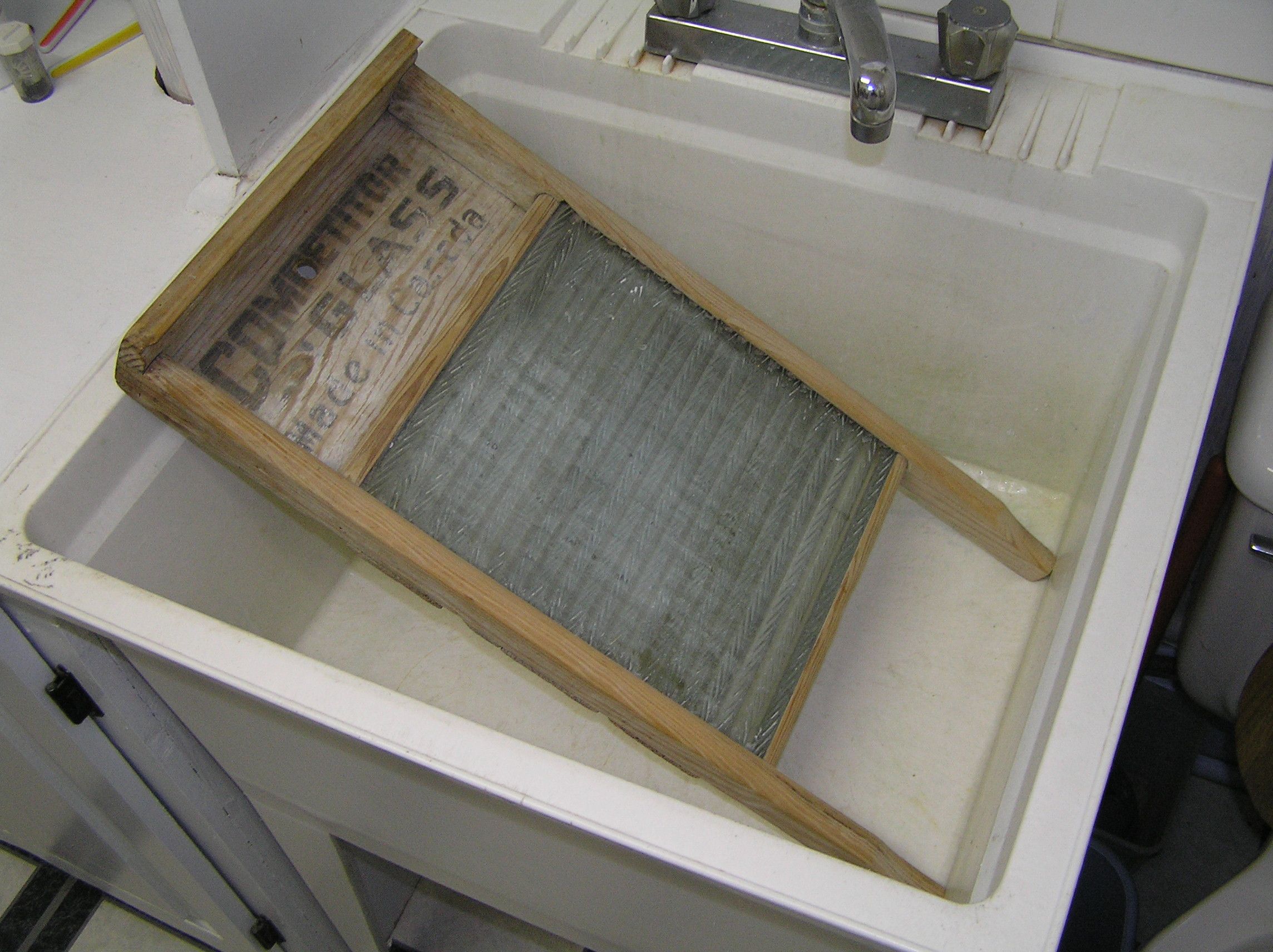 Glass washboard
