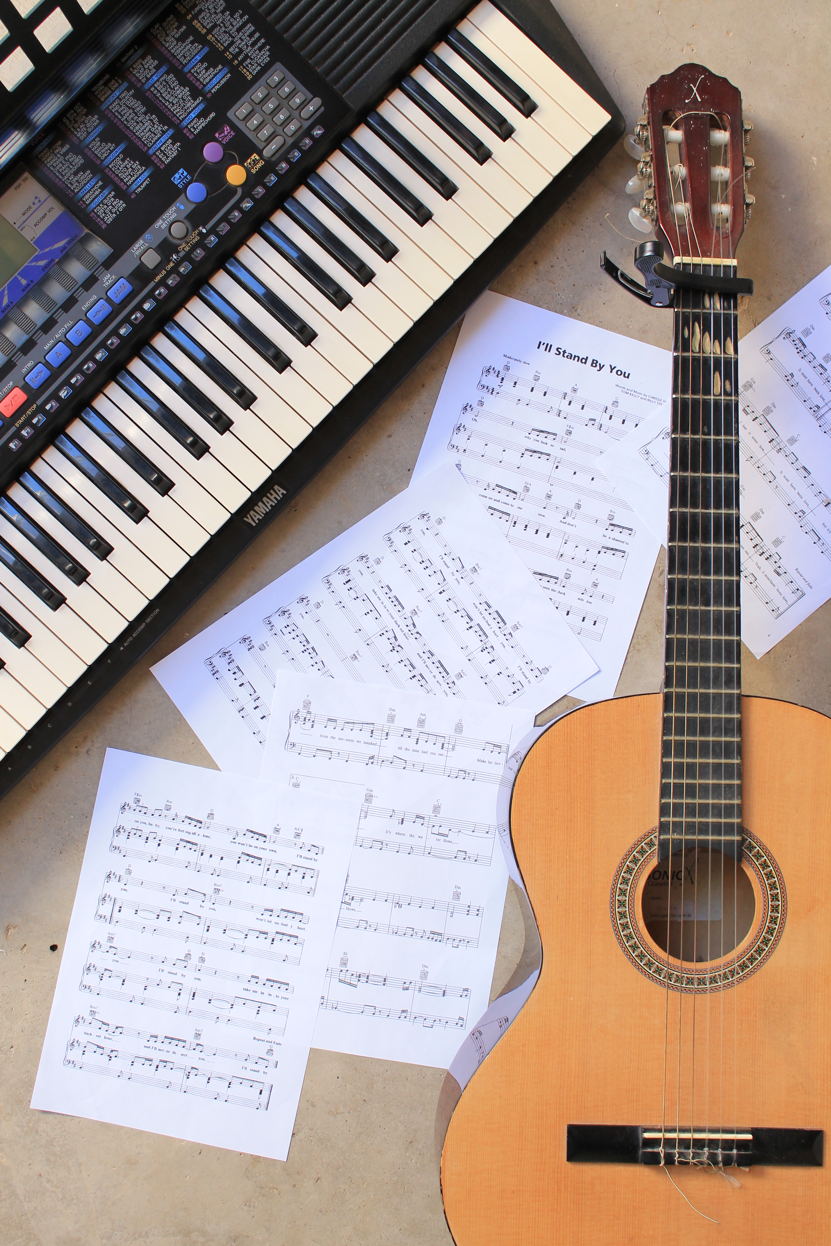 Music lesson - classical guitar, music sheet, and PortaTone (2013-10-27 by Márcio Binow da Silva)