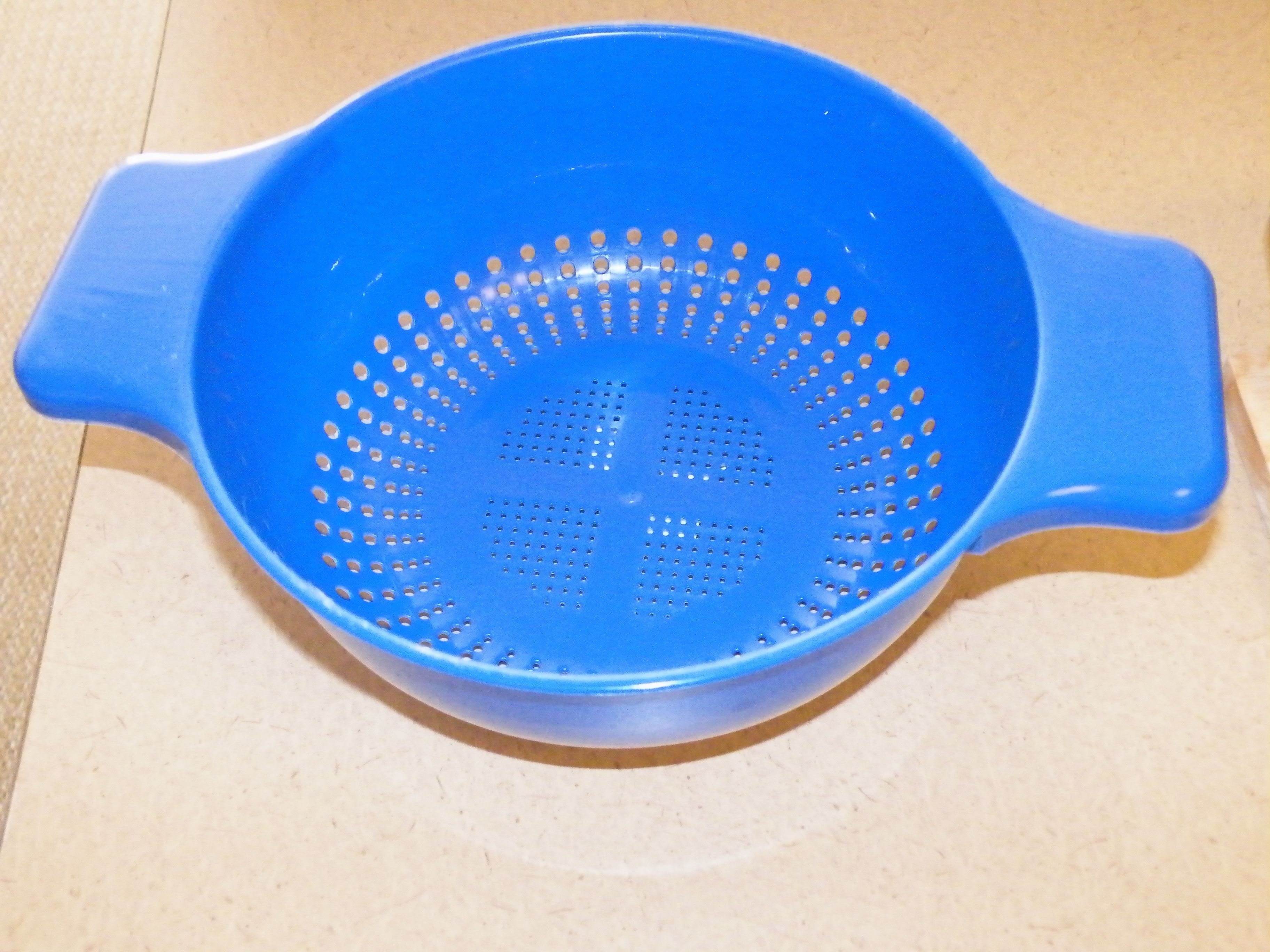 Plastic sieve