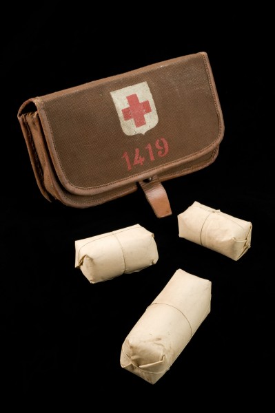 Canvas and leather medicine pouch, Brussels, Belgium, 1914-1 Wellcome L0058884