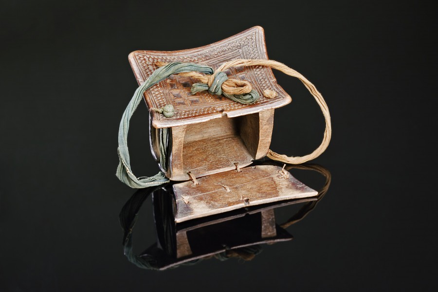 Carved wooden medicine box, Africa, 1880-1920 Wellcome L0057266