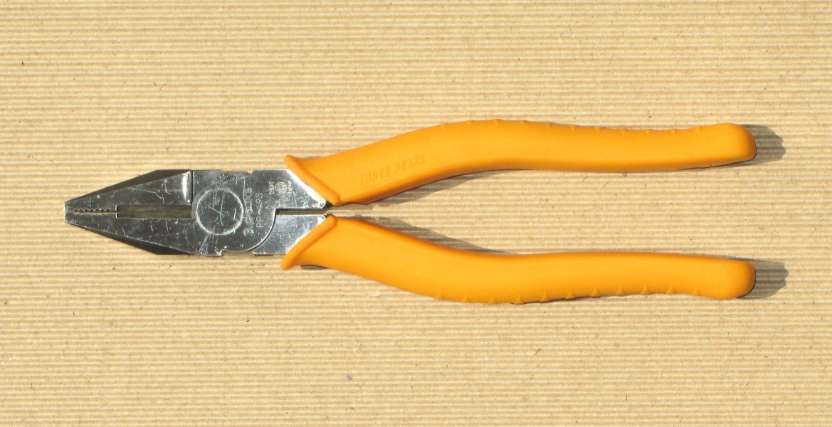 Side cutting pliers