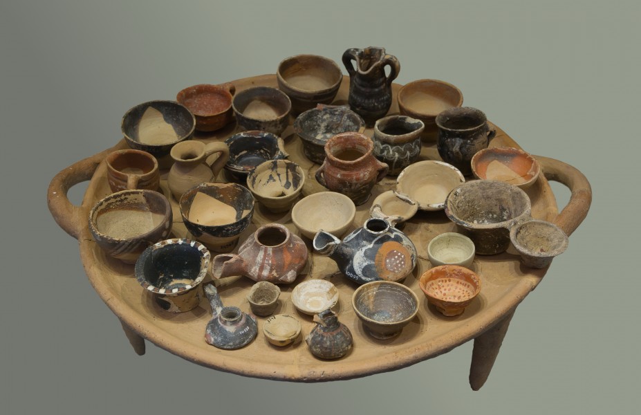Tripod tray with a variety of miniature vessels archmus Heraklion
