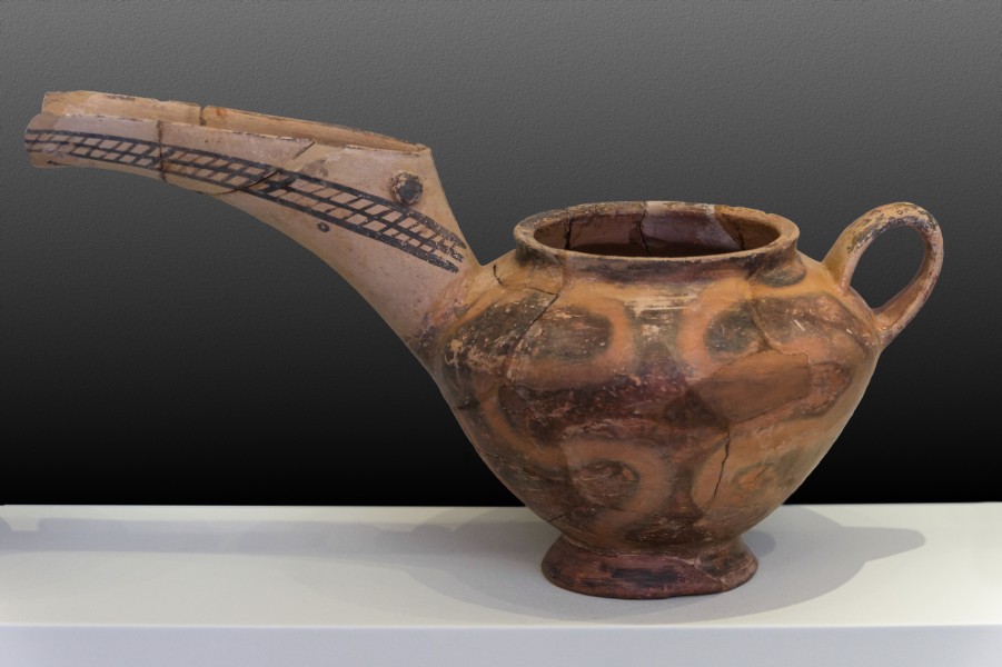 Vassiliki ware with long neck archmus Heraklion