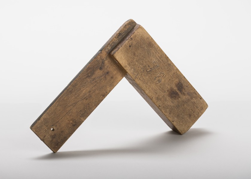 Wooden-angle-gauge-90-degrees-01