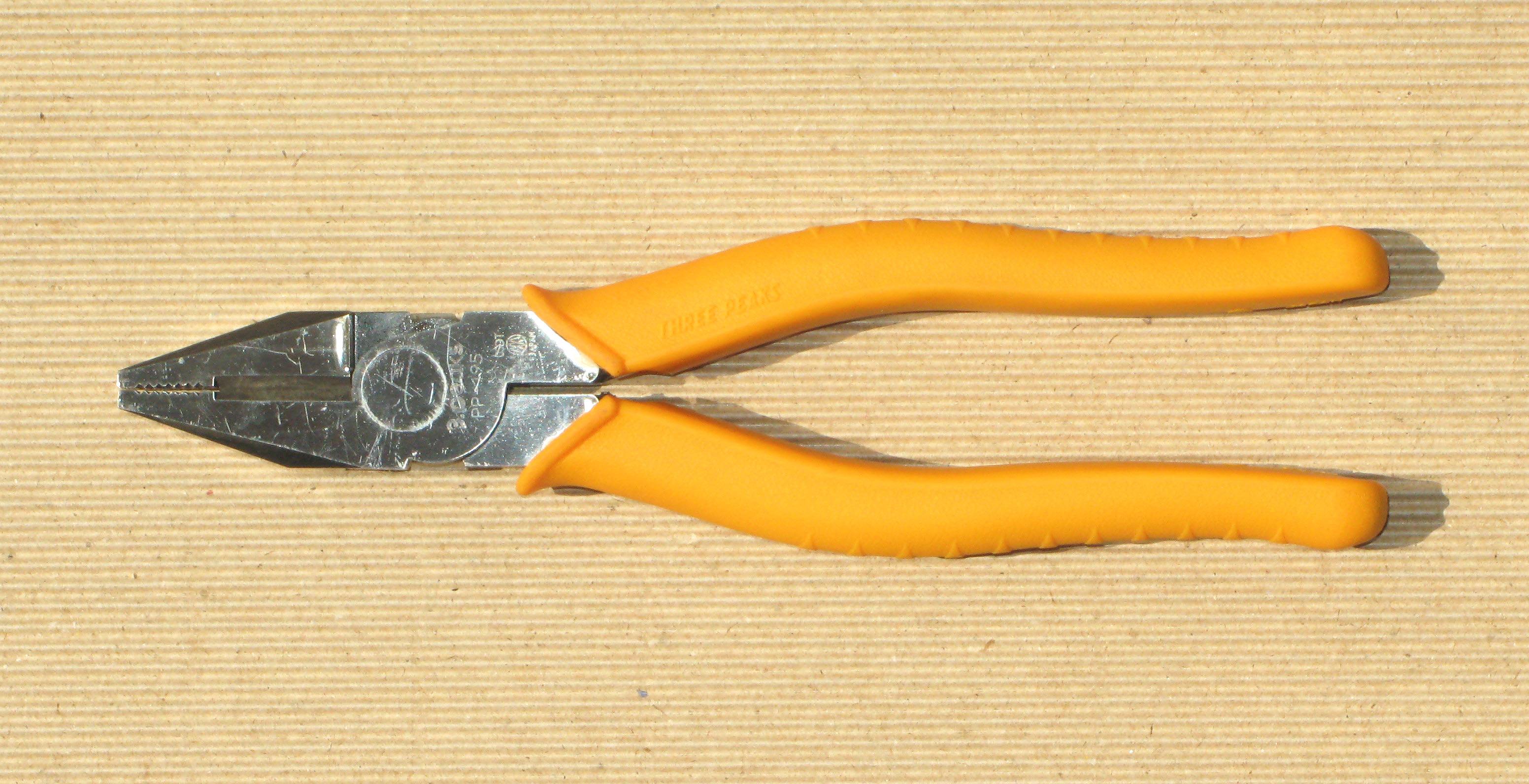 Side cutting pliers