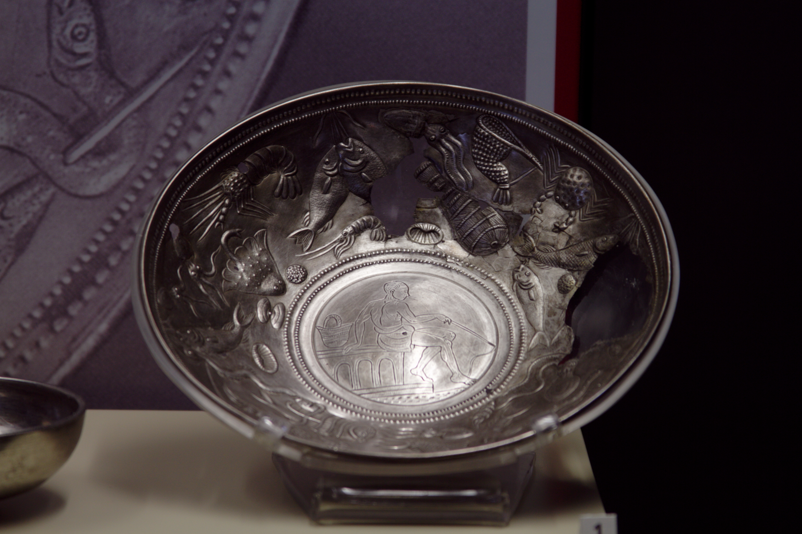 Silver bowl - Museo Archeologico - Milan 2014