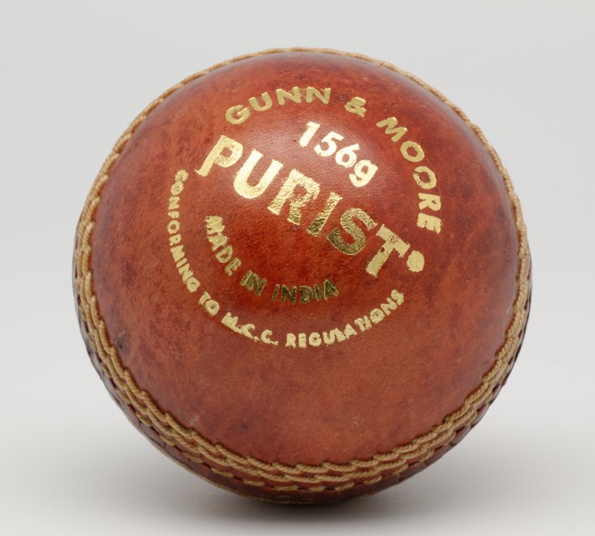 GandM Purist 156g cricket ball n01