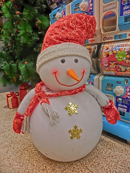 HK Sheung Wan Parkn Shop Xmas snowman Dec-2013