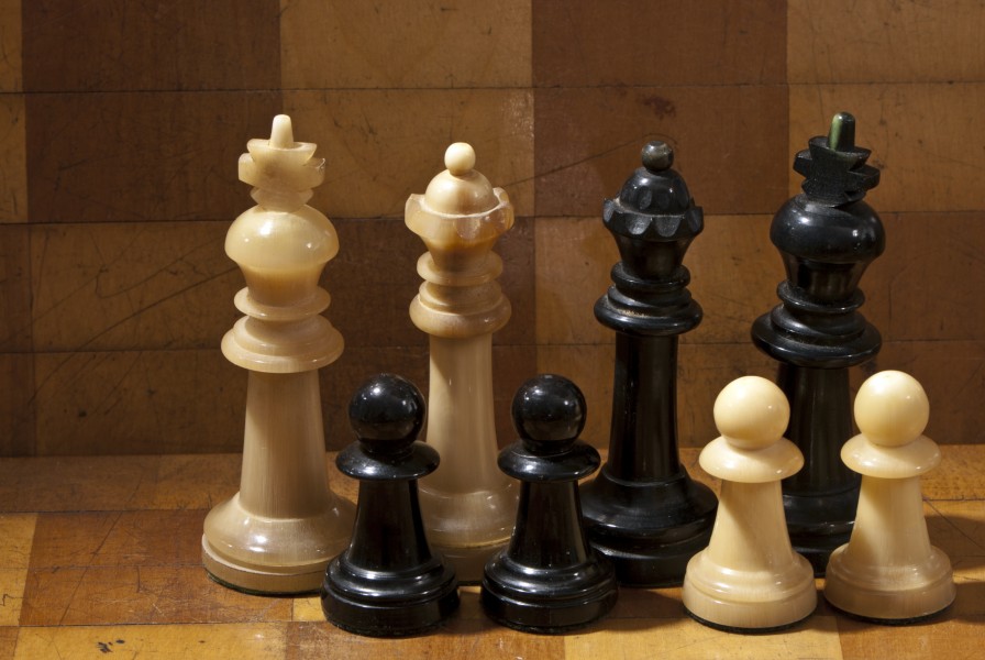 Schachfiguren Horn-373