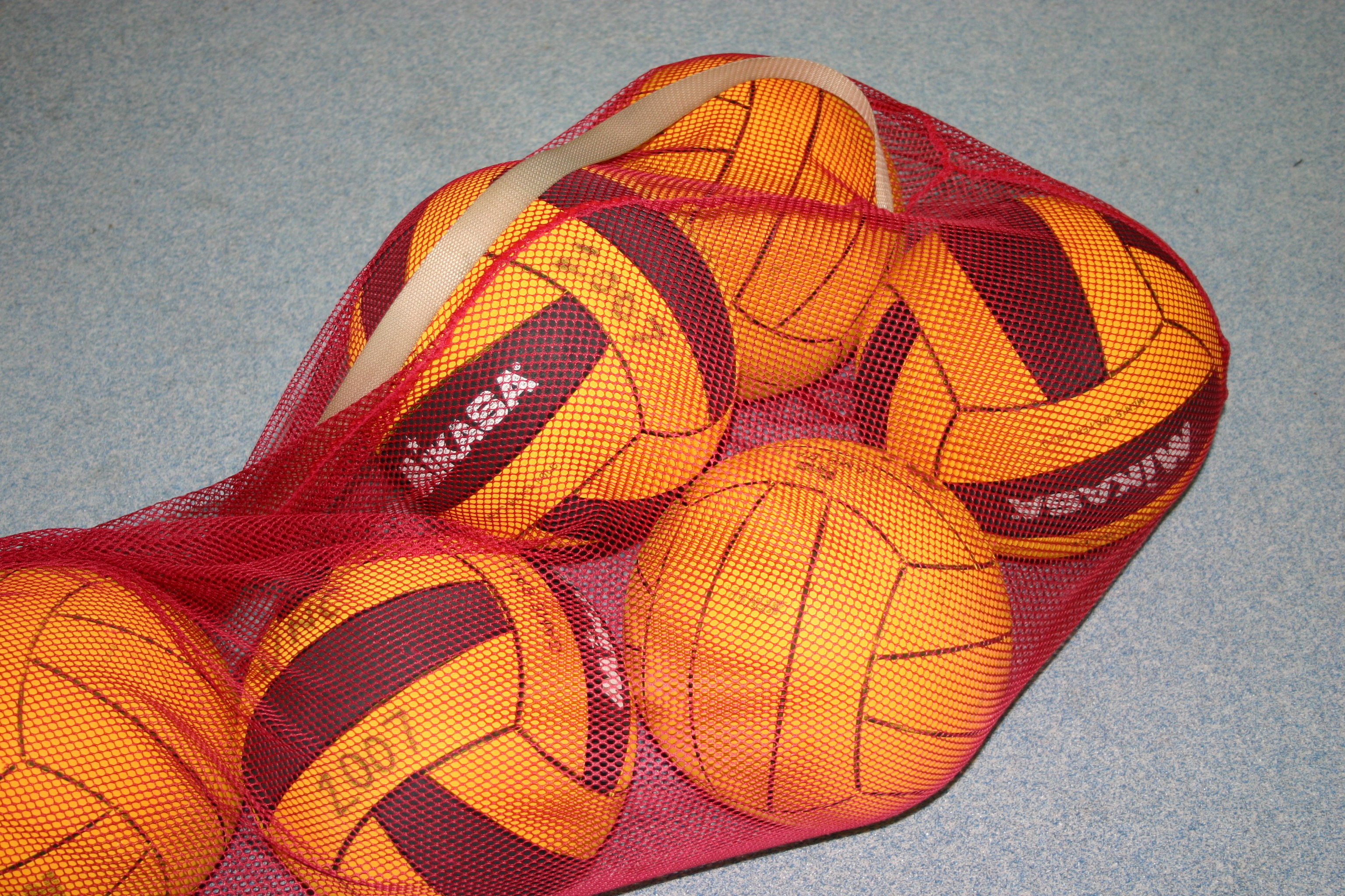 Water polo balls
