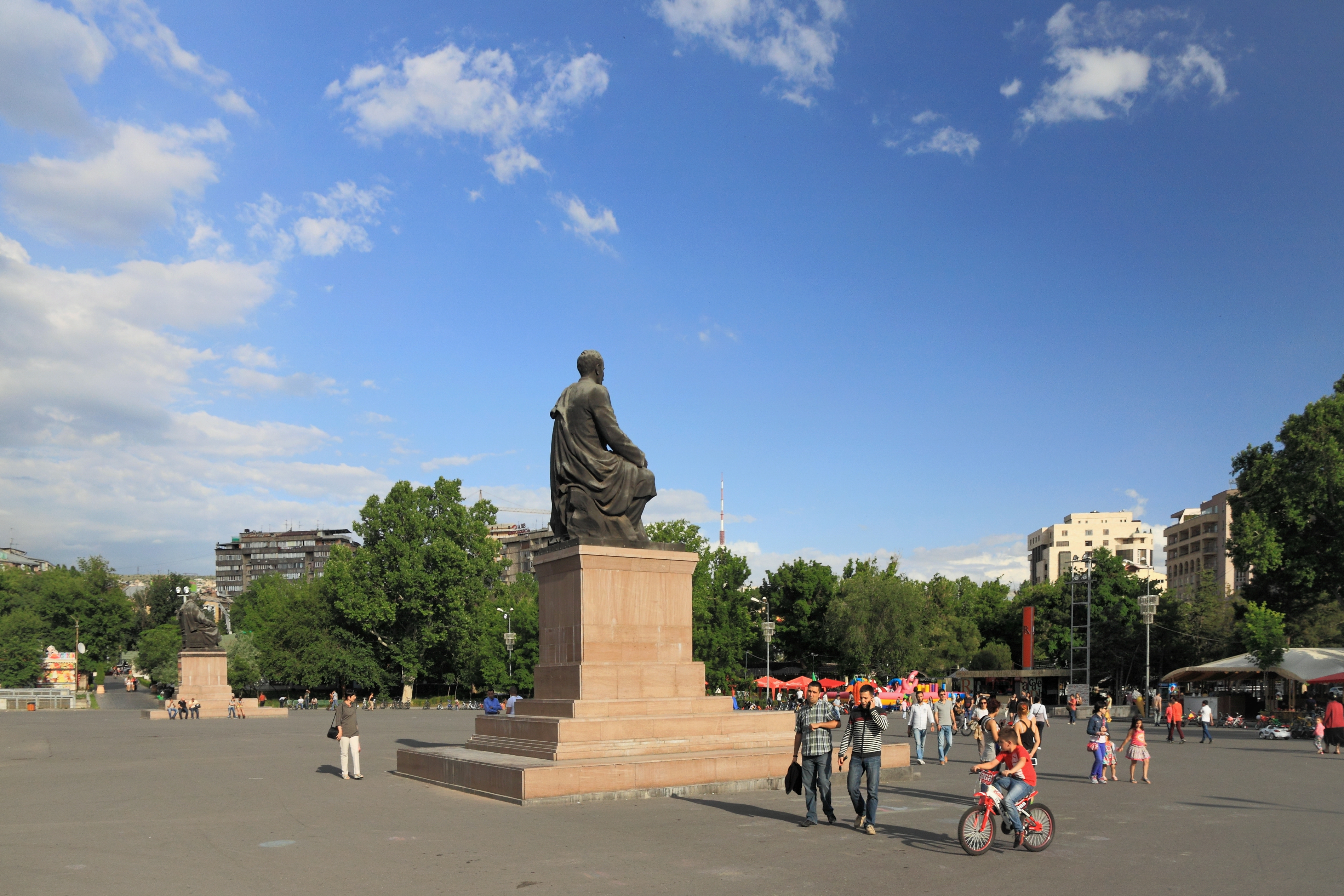 2014 Erywań, Plac Wolności (06)