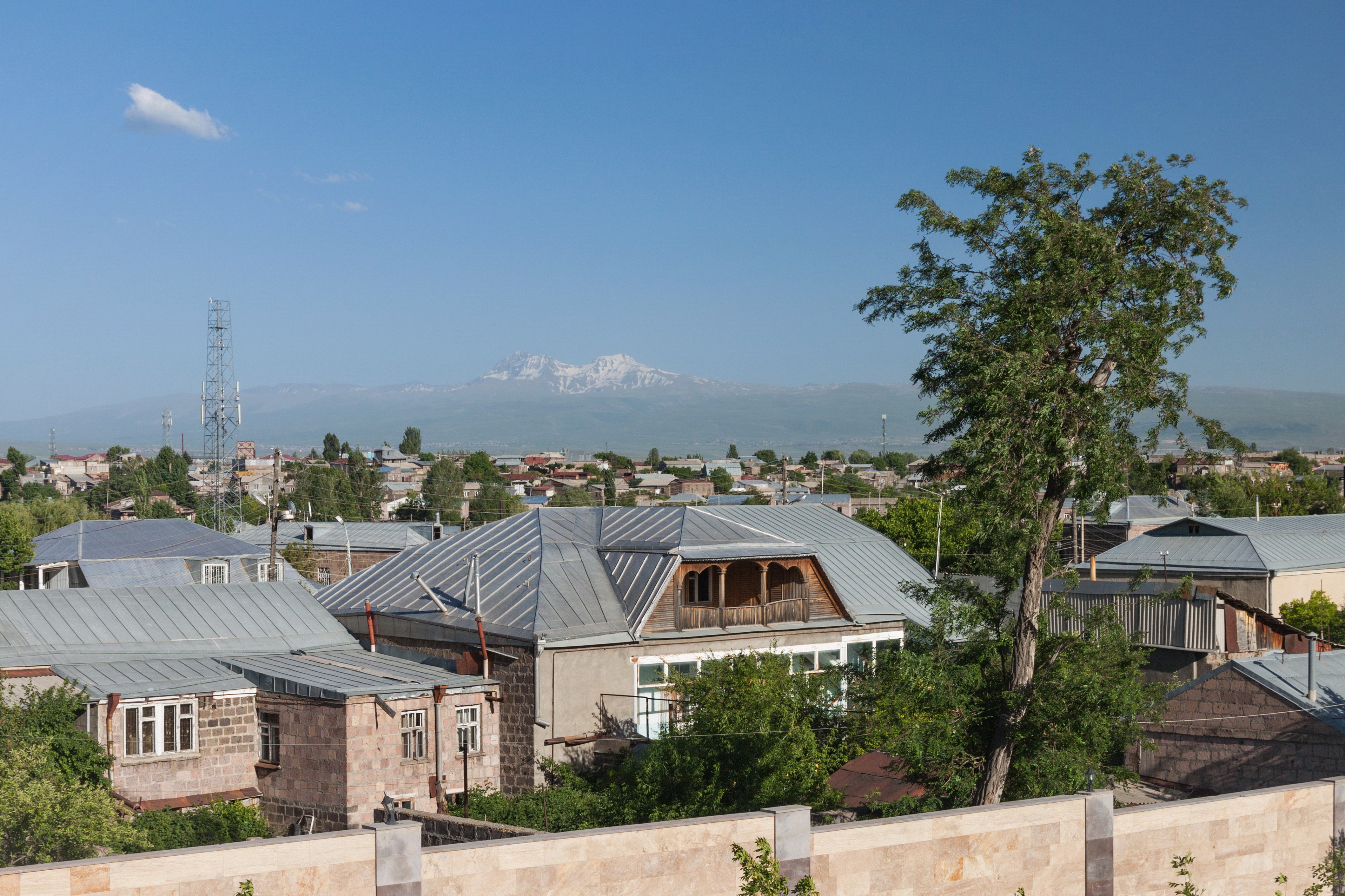 2014 Prowincja Szirak, Giumri, Widok na miasto i góry w oddali (03)