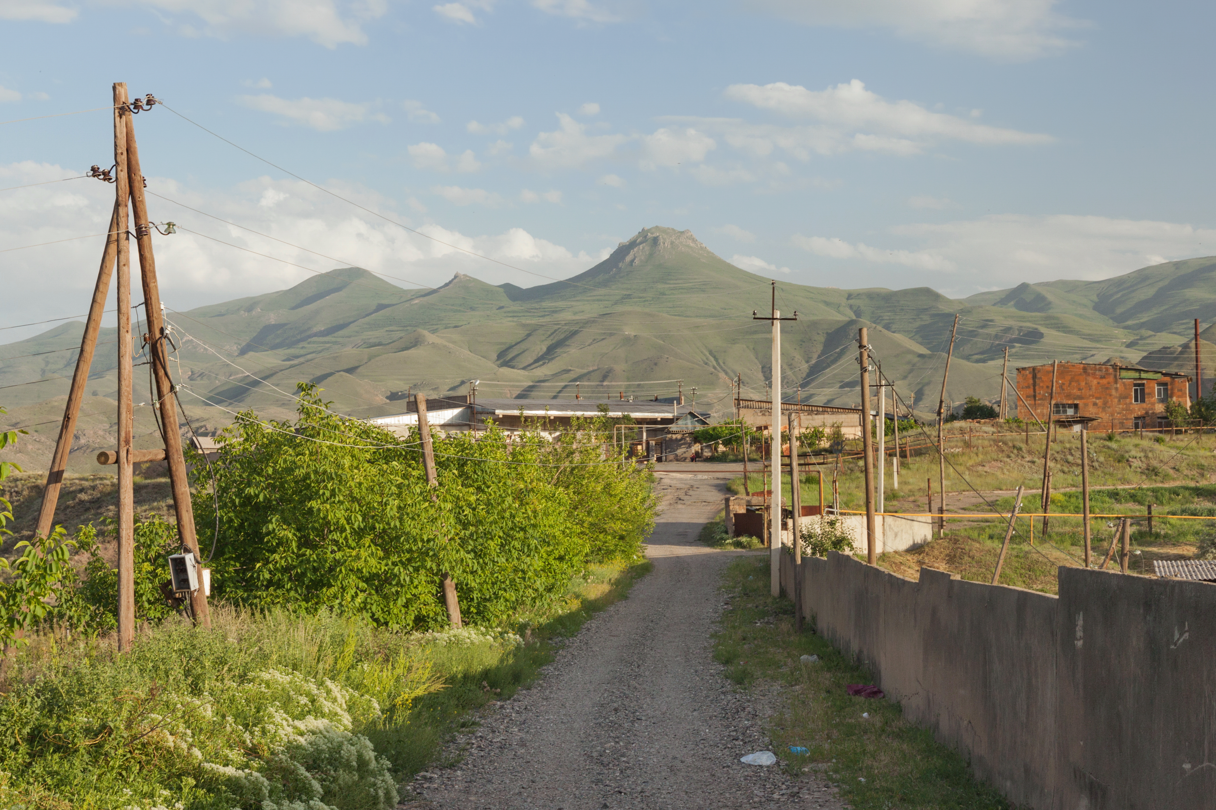 2014 Prowincja Wajoc Dzor, Krajobrazy widziane z drogi M2, widoki okolic Jeghegnadzor (16)