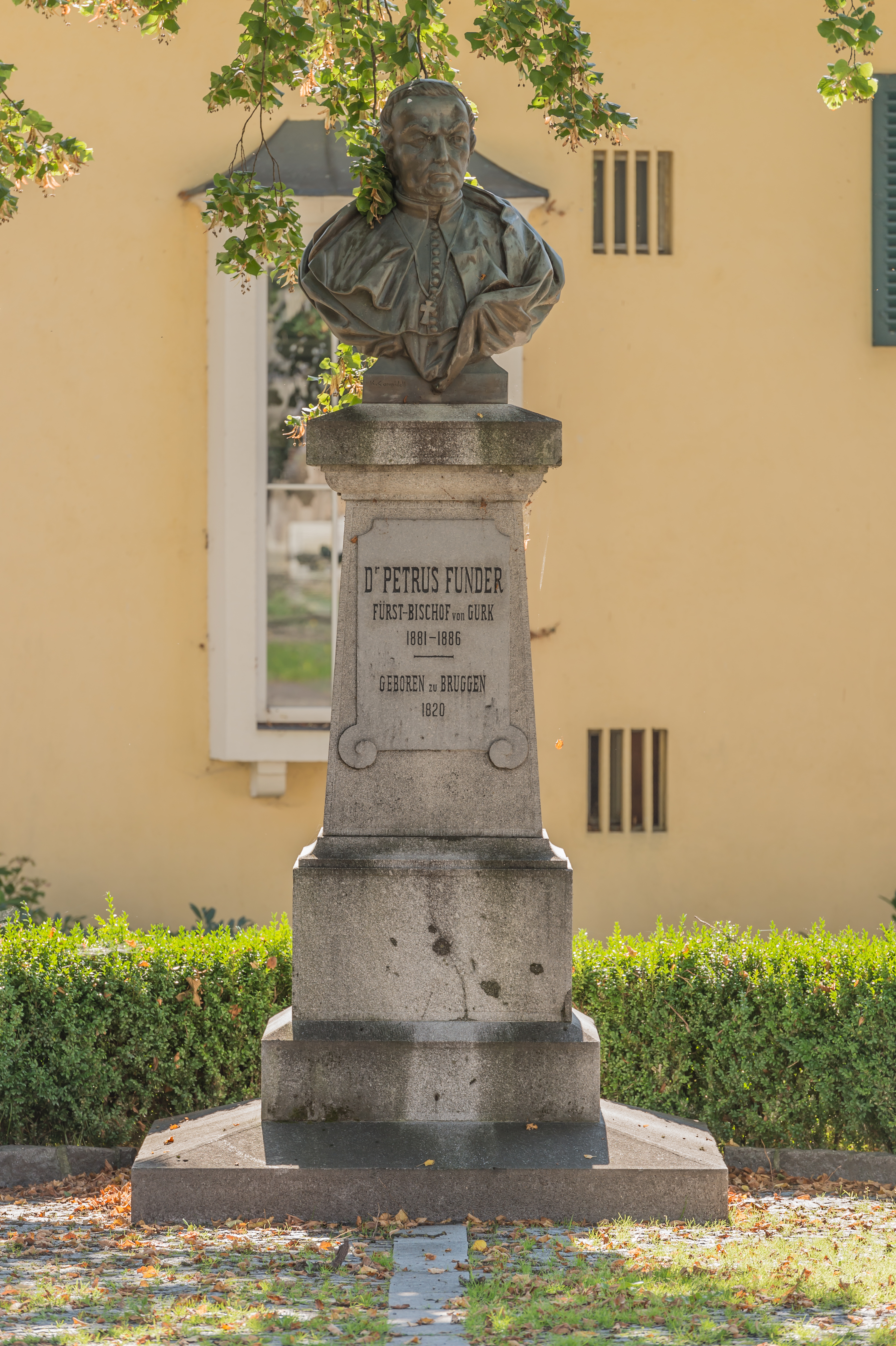 Greifenburg Weissensee Strasse Peter Funder-Denkmal 01092016 4203