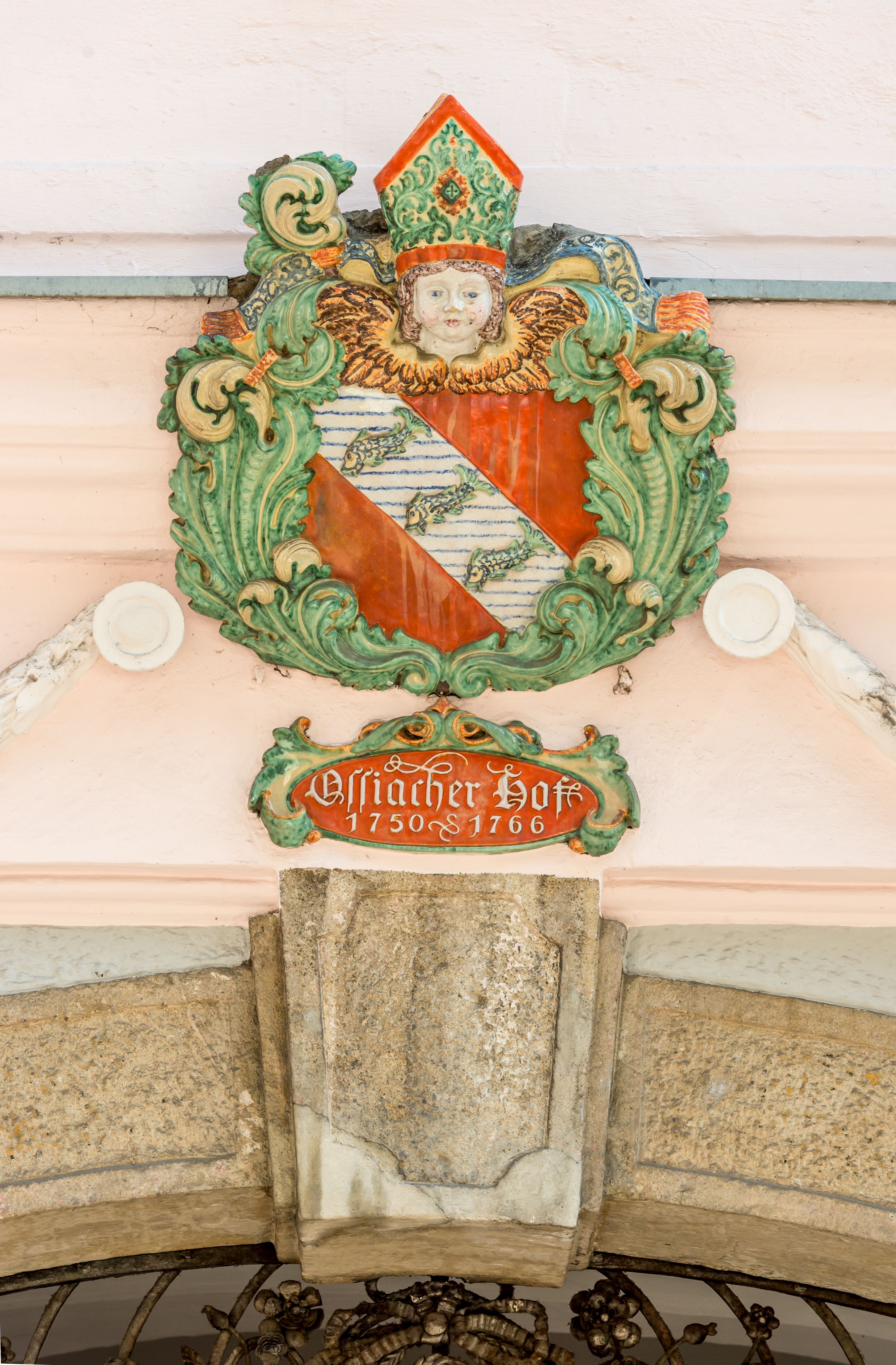 Klagenfurt Innere Stadt Wienergasse 10 Ossiacher Hof Supraporte Wappen 13082018 6156