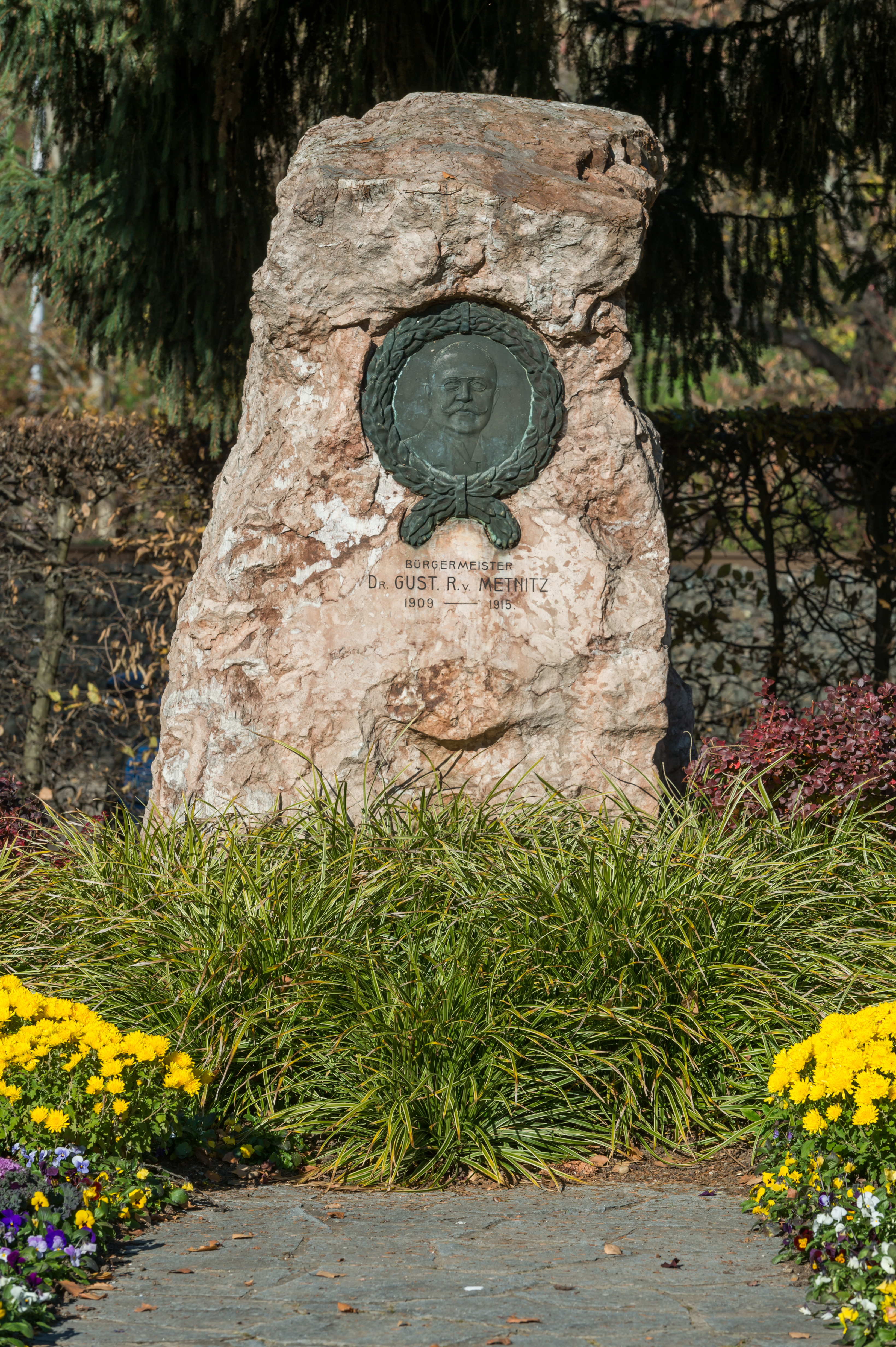 Klagenfurt Metnitzstrand Denkmal fuer Buergermeister Metnitz 09112015 2331
