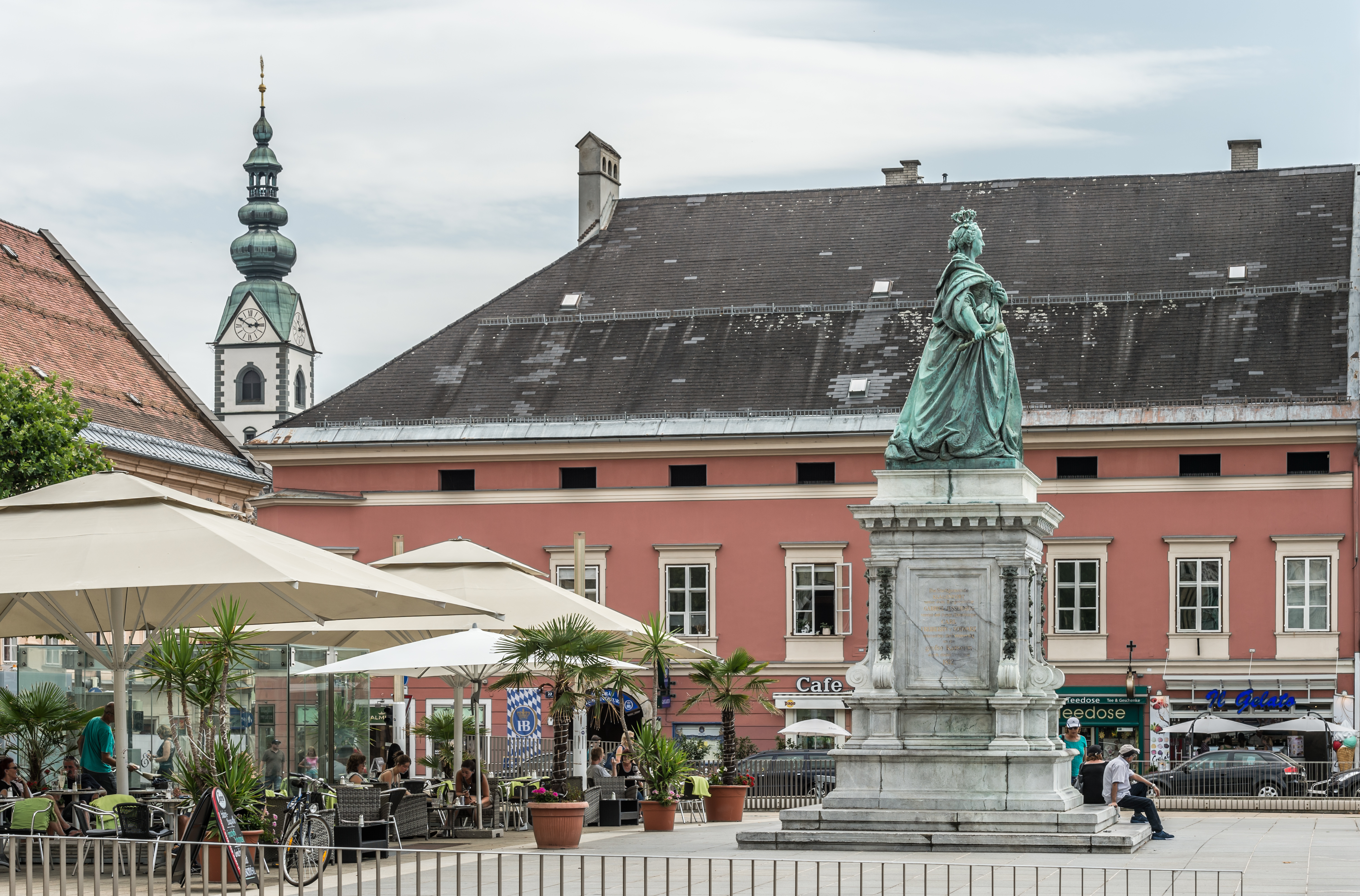 Klagenfurt Neuer Platz Ost-Seite Maria-Theresien-Denkmal 23072016 3944