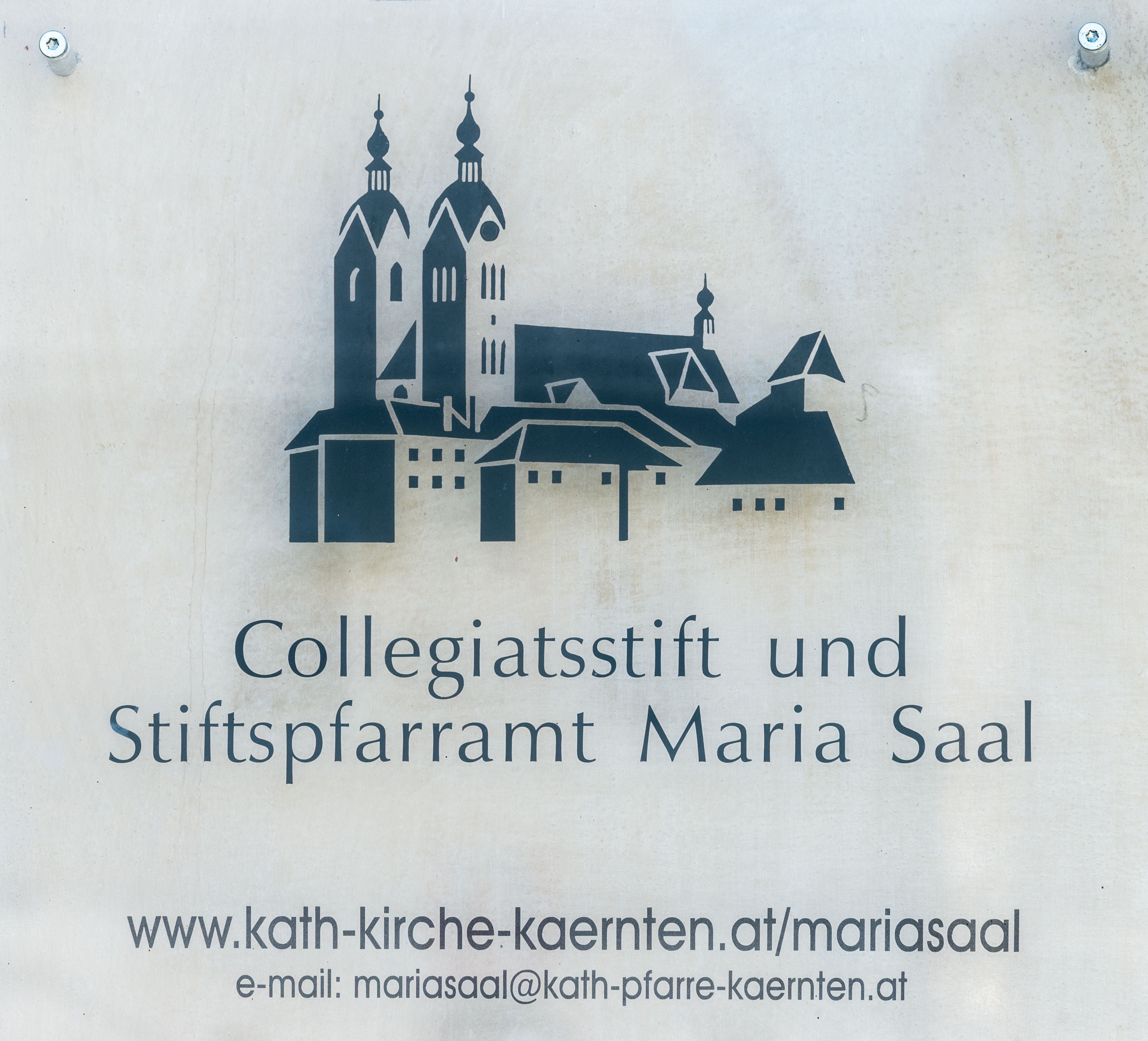 Maria Saal Domplatz 1 Stiftspfarramt Tafel am Eingang 03072017 5303
