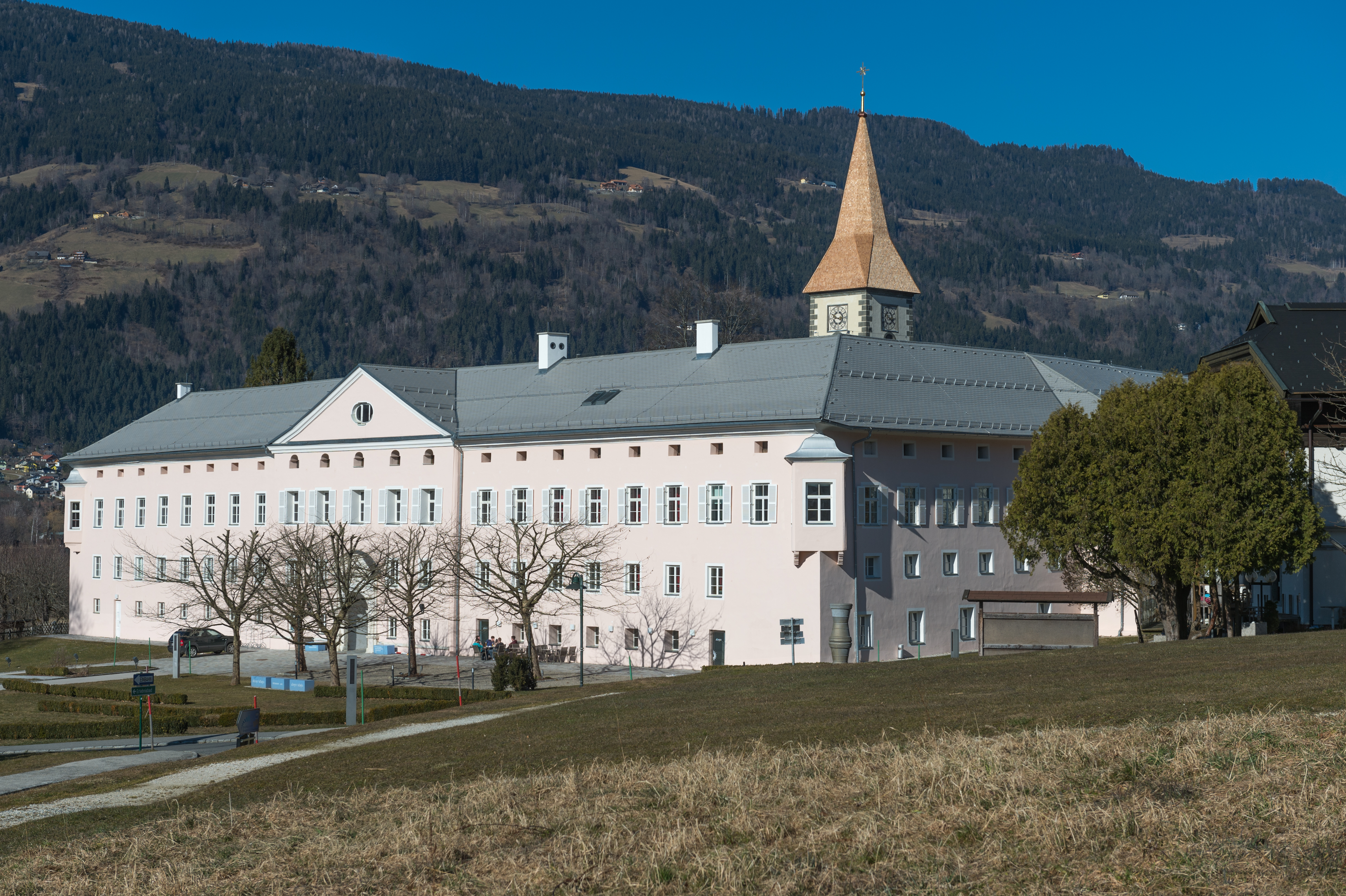 Ossiach ehem Benediktinerstift Westfluegel Aussen-Ansicht 07032015 0387