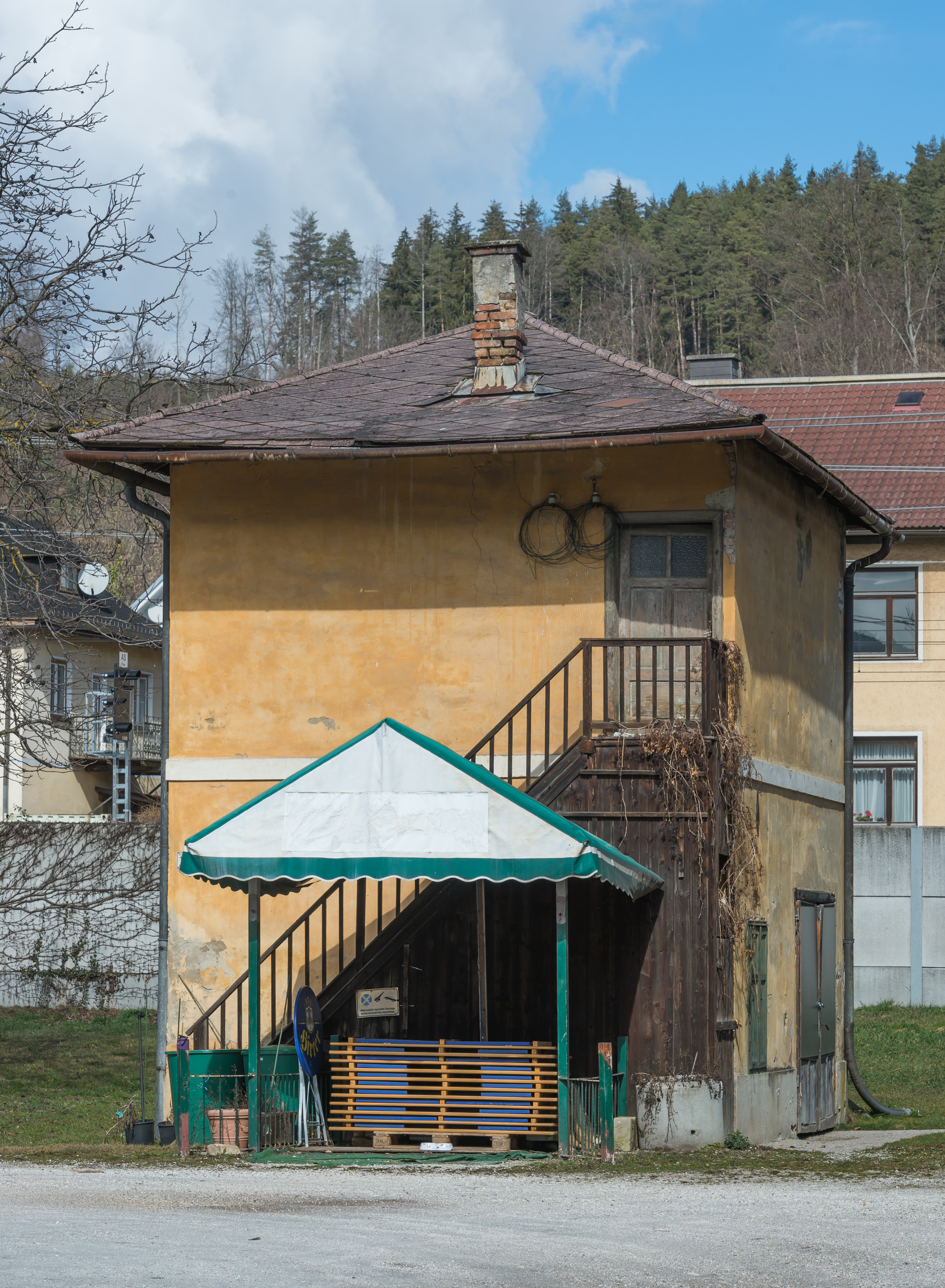 Poertschach Hauptstrasse 186 Hofgebaeude 06032016 2871