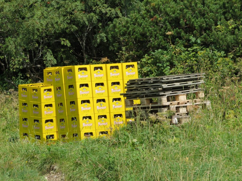 2018-08-29 (174) Murauer Beer crates and transport pallet piles at Seehütte at Rax, Austria