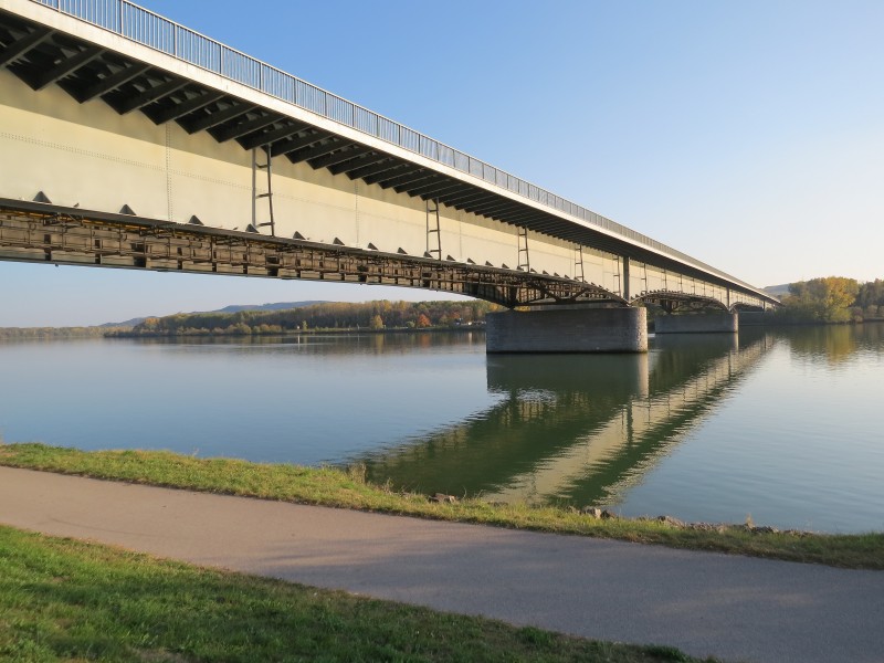 2018-10-22 (827) Bridge over Danube at Krems an der Donau, Austria
