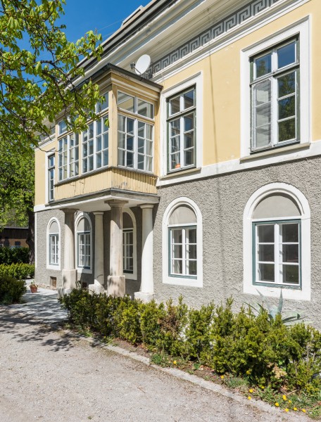 Bleiberg-Noetsch 2 ehem Gewerkenhaus Theresienhof S-Seite mit Veranda 29042015 2909
