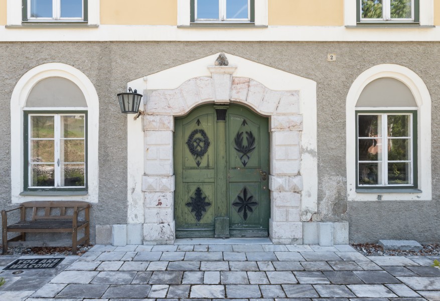 Bleiberg-Noetsch 2 ehem Gewerkenhaus Theresienhof West-Portal 29042015 2915