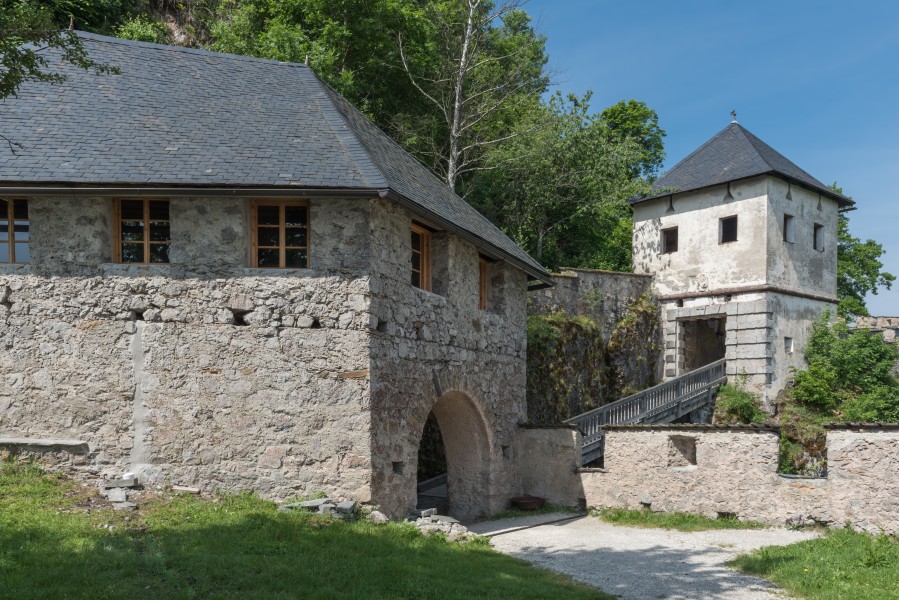 Burg Hochosterwitz 04 Engeltor und 05 Loewentor 01062015 4257
