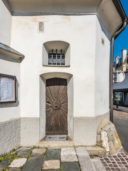 Feldkirchen Amthofgasse Filialkirche hl. Michael Apsis-Aussenseite Sakristeieingang 04062018 3553