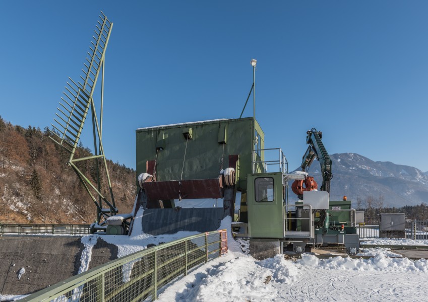 Ferlach Ressnig ÖDK-Flusskraftwerk Staumauer-Krone Treibgutrechen 28012017 6241