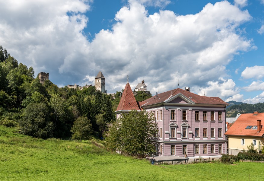 Friesach Schulhausplatz 1 Volksschule Rotturm und Petersberg SW-Ansicht 04092017 0717
