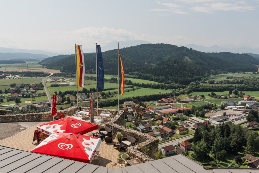 Griffen Burgruine Blick nach Sueden 15072015 5820 5819