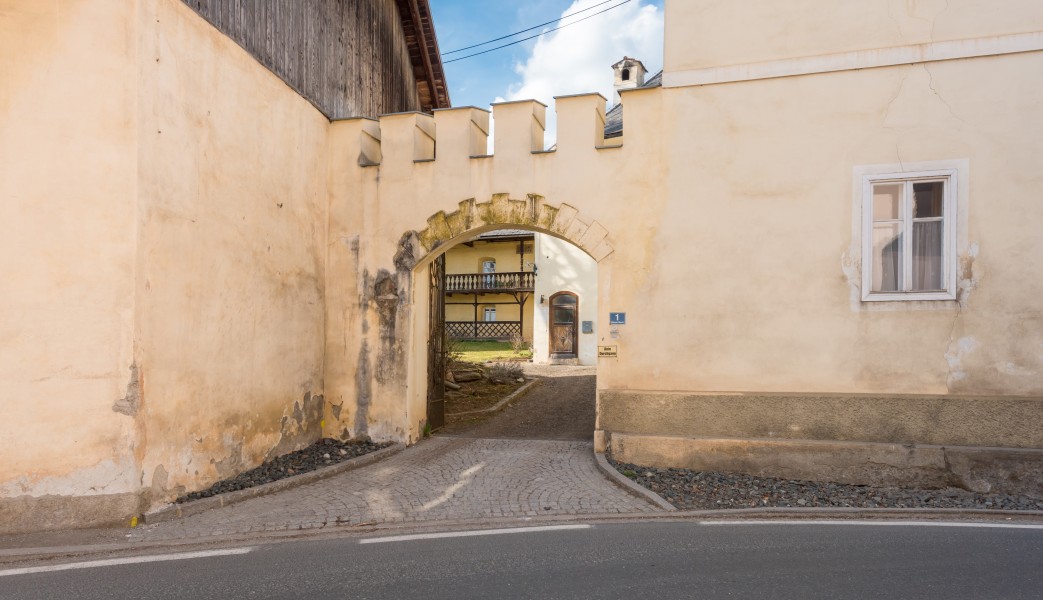 Guttaring Unterer Markt 1 Pfarrhof Hofeinfahrt 21032017 6901