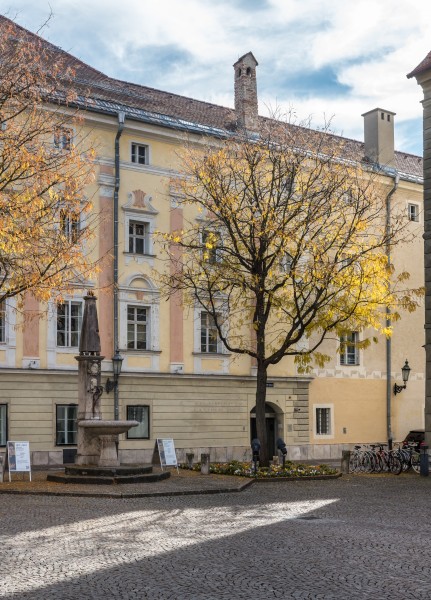 Klagenfurt Innere Stadt Landhaushof Obeliskbrunnen 18102017 1598
