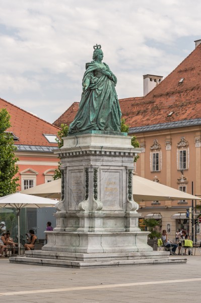 Klagenfurt Neuer Platz Ost-Seite Maria-Theresien-Denkmal 23072016 3942