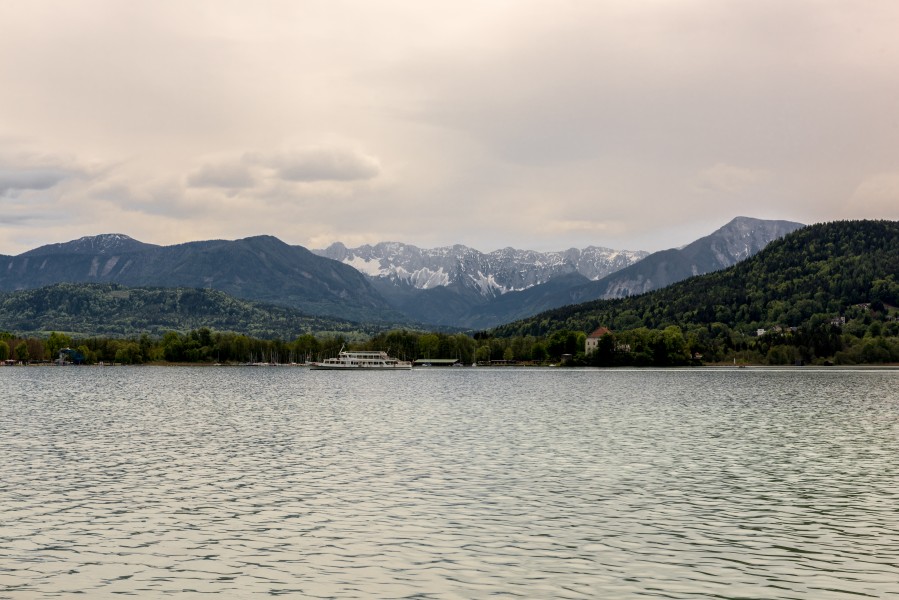 Klagenfurt Sankt Martin Woerter See-Blick mit Maria Loretto und Košuta 08052017 8297