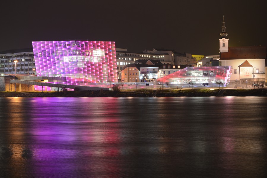 Linz Ars electronica center lila DL