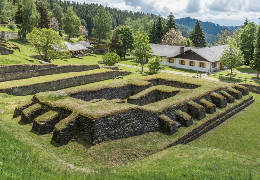 Magdalensberg Archaeologischer Park Tempel NW-Ansicht 02062016 2324
