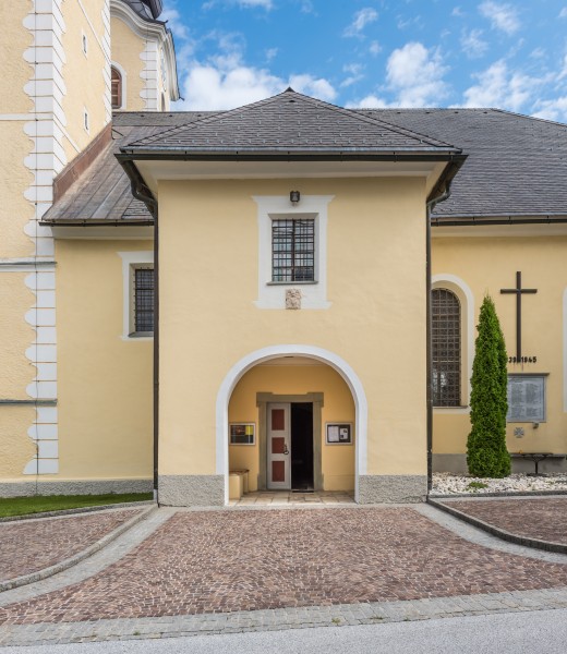 Maria Rain Kirchenstrasse 61 Pfarrkirche Mariä Himmelfahrt Vorhalle 13072018 3876