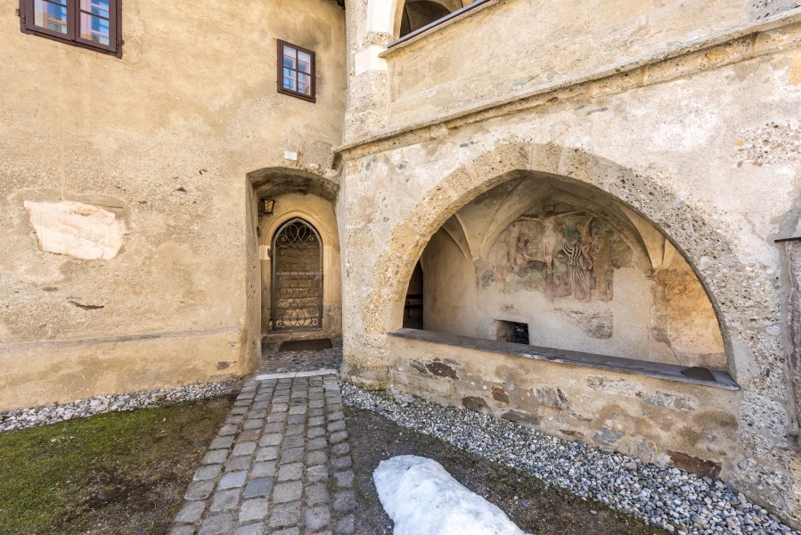 Maria Saal Domplatz 6 Kanonikerstöckl und Karner Teilansicht 22032018 2758