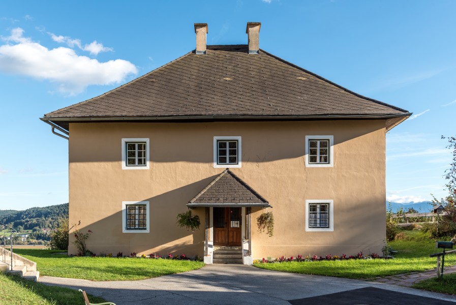 Maria Saal Karnburg Pfalzstrasse 8 Pfarrhof N-Ansicht 02102018 4861