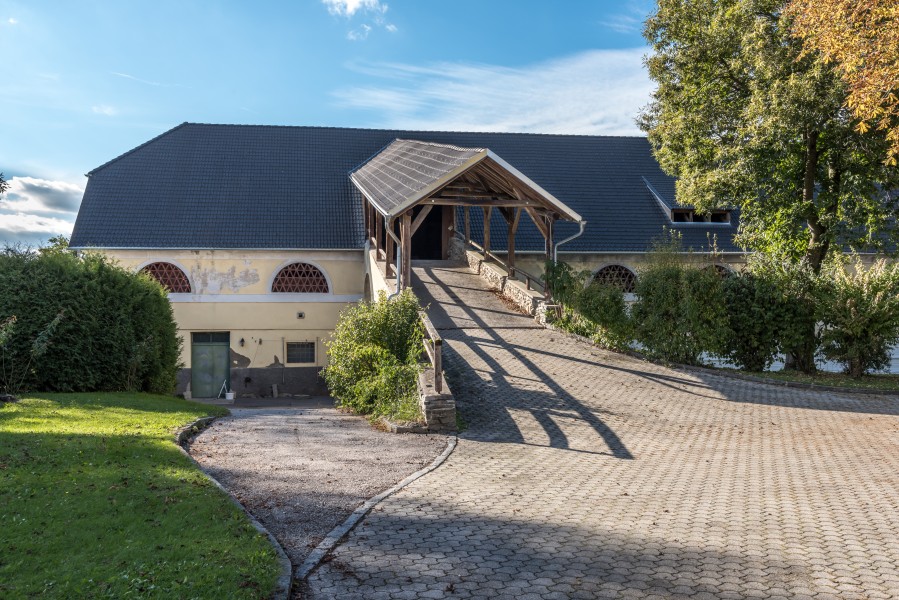 Moosburg Windischbach 1 Wurmhof Wirtschaftsgebäude O-Ansicht 02102018 4853