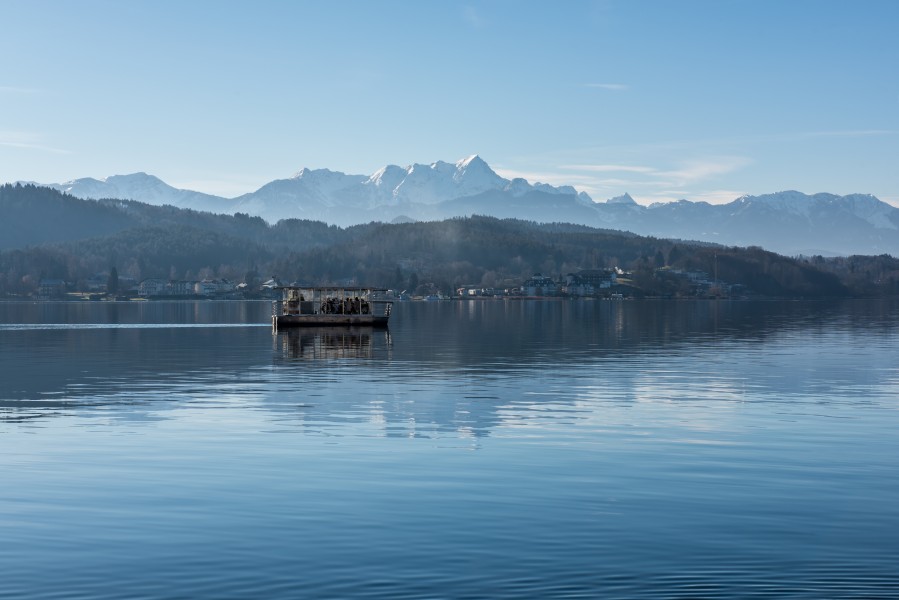 Pörtschach Wörther See-Blick mit Ausflugsboot und Karawanken 31122017 2207
